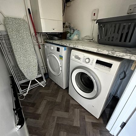 Kennedy Villa - 5 Bedroom House With Hot Tub, Wifi, Free Parkings, Close To Bicester Village Eksteriør billede