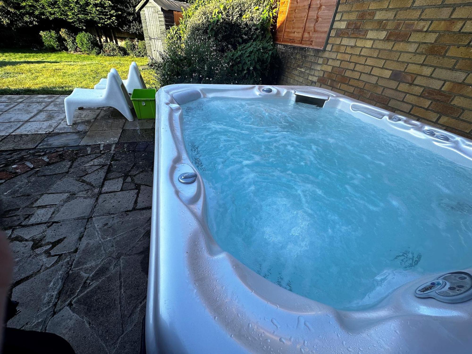 Kennedy Villa - 5 Bedroom House With Hot Tub, Wifi, Free Parkings, Close To Bicester Village Eksteriør billede