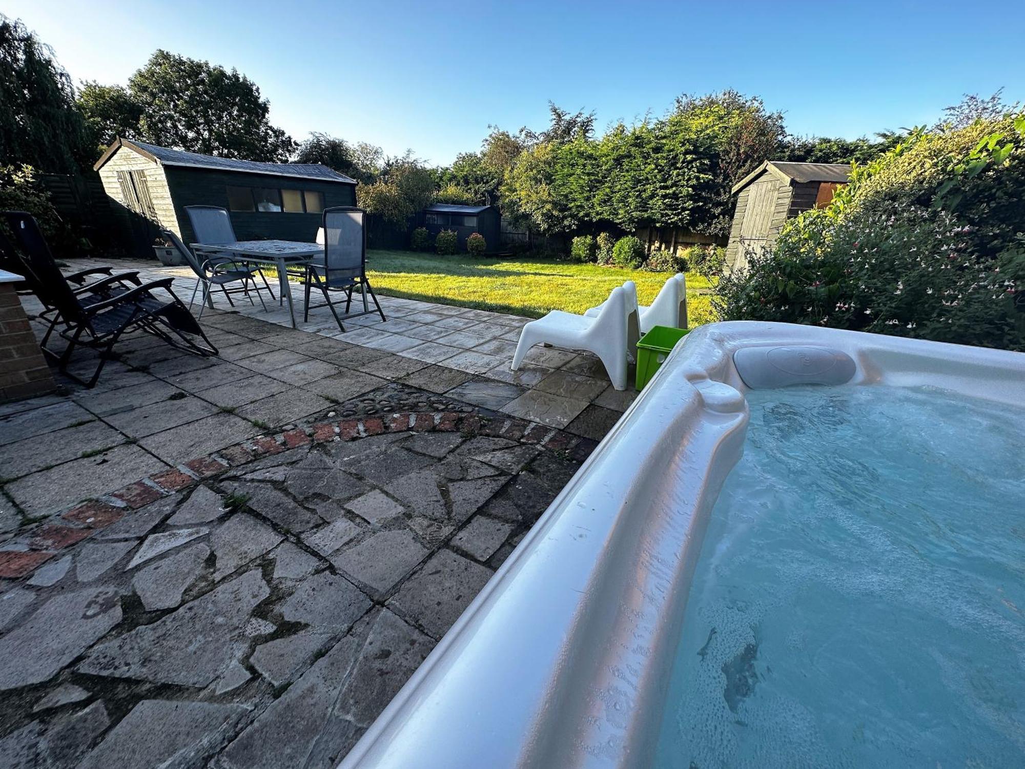 Kennedy Villa - 5 Bedroom House With Hot Tub, Wifi, Free Parkings, Close To Bicester Village Eksteriør billede
