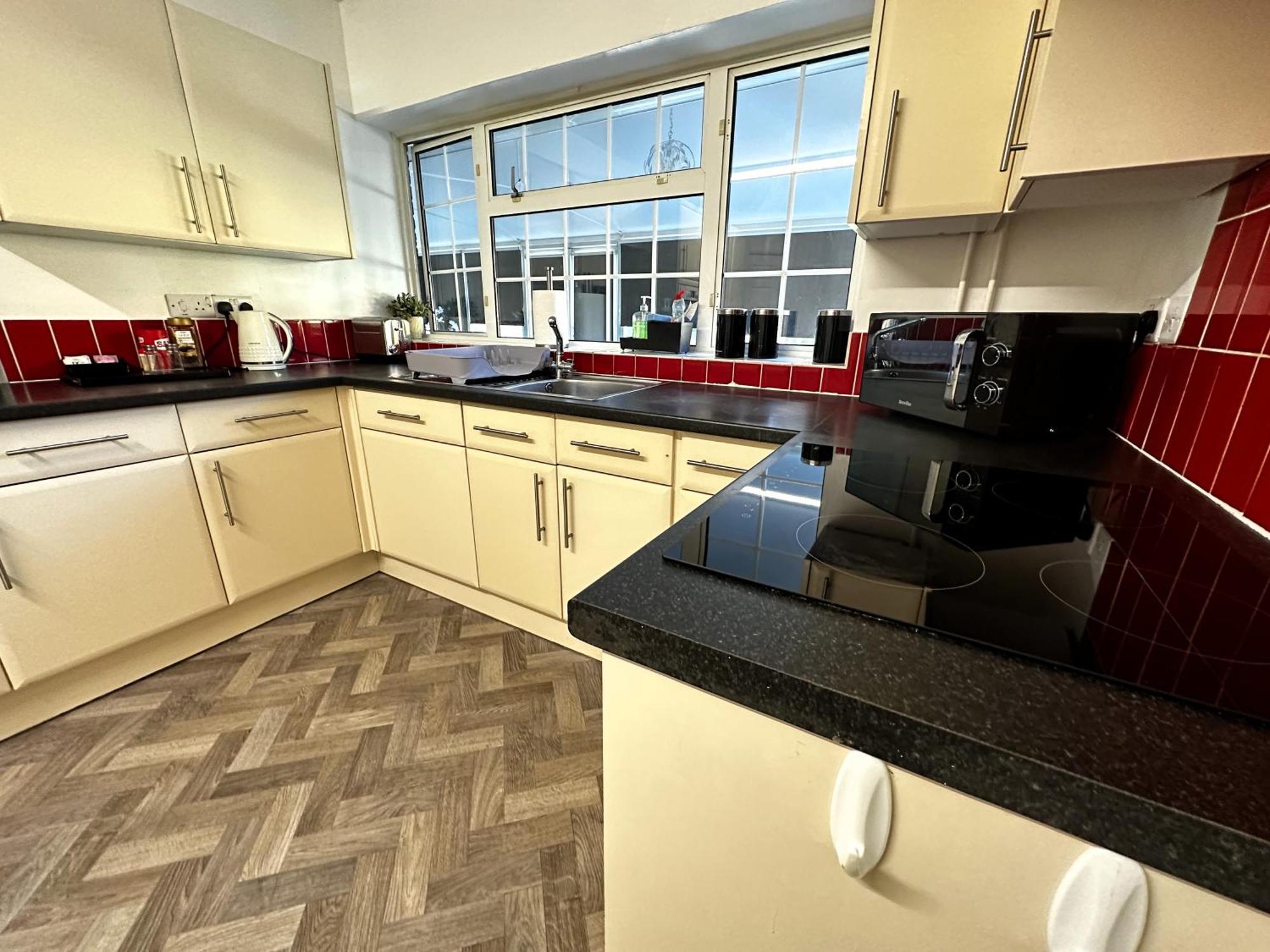 Kennedy Villa - 5 Bedroom House With Hot Tub, Wifi, Free Parkings, Close To Bicester Village Eksteriør billede