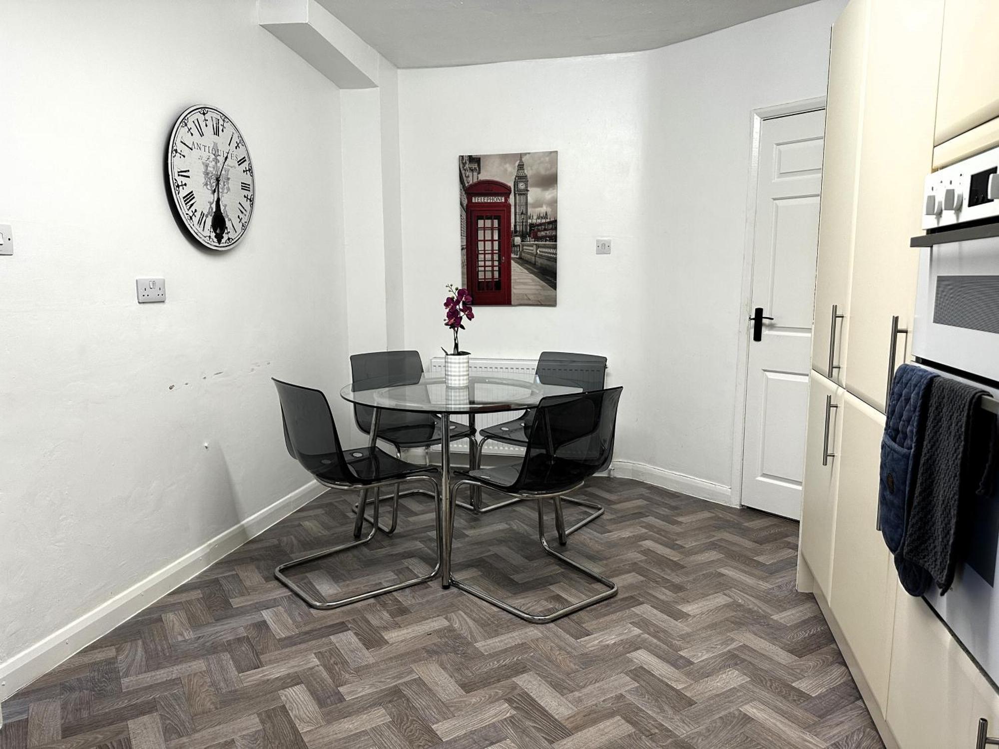 Kennedy Villa - 5 Bedroom House With Hot Tub, Wifi, Free Parkings, Close To Bicester Village Eksteriør billede