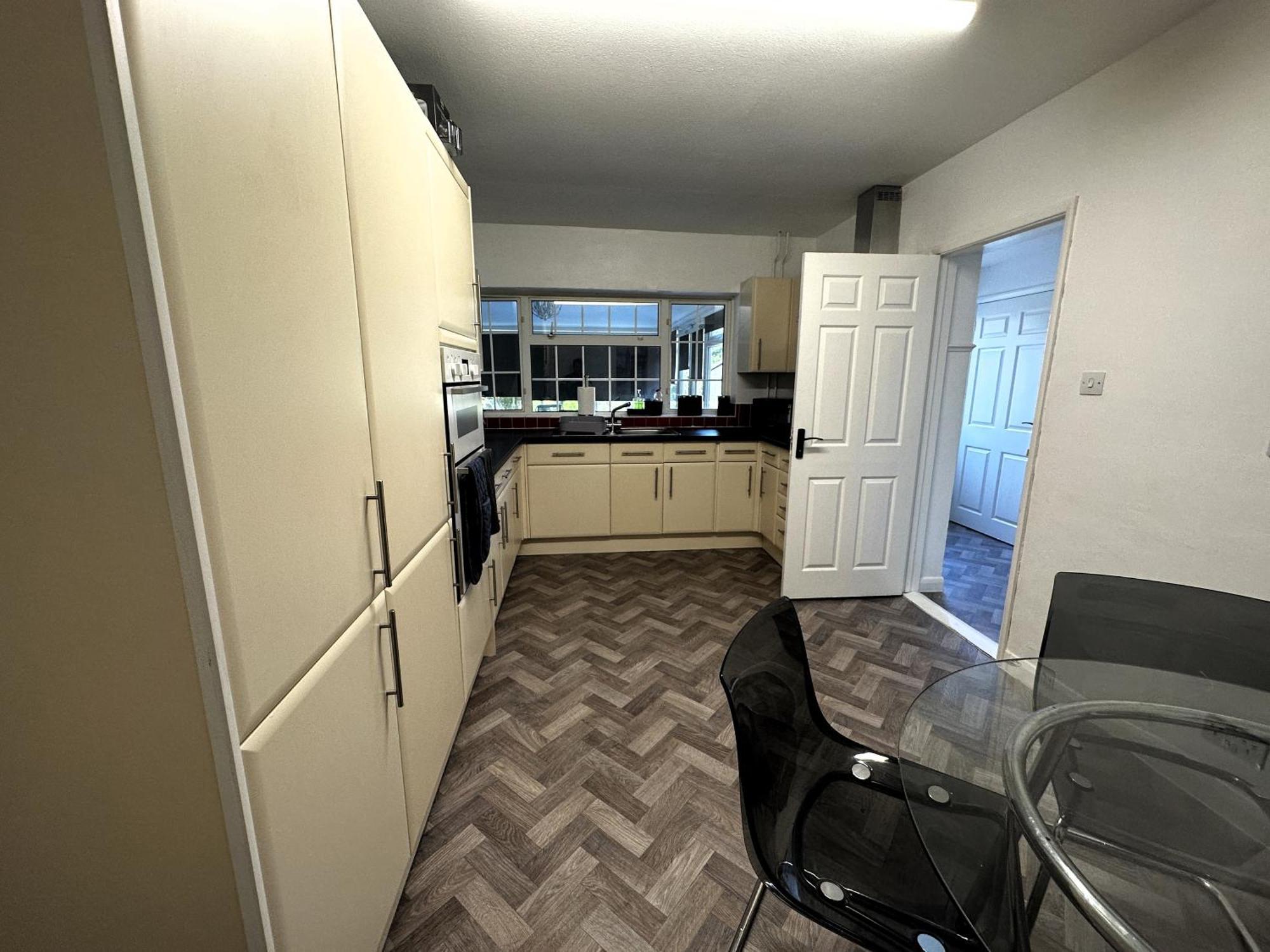 Kennedy Villa - 5 Bedroom House With Hot Tub, Wifi, Free Parkings, Close To Bicester Village Eksteriør billede