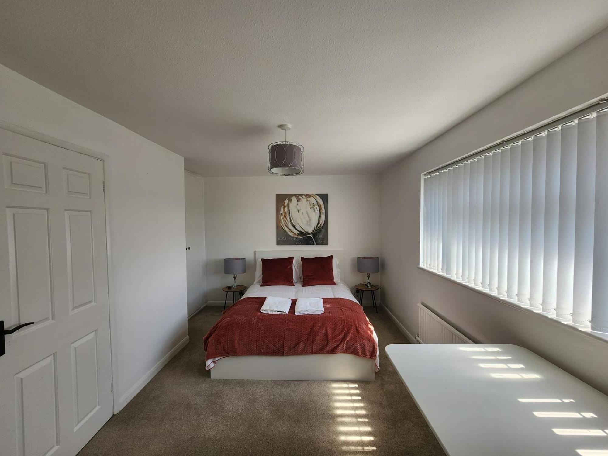 Kennedy Villa - 5 Bedroom House With Hot Tub, Wifi, Free Parkings, Close To Bicester Village Eksteriør billede