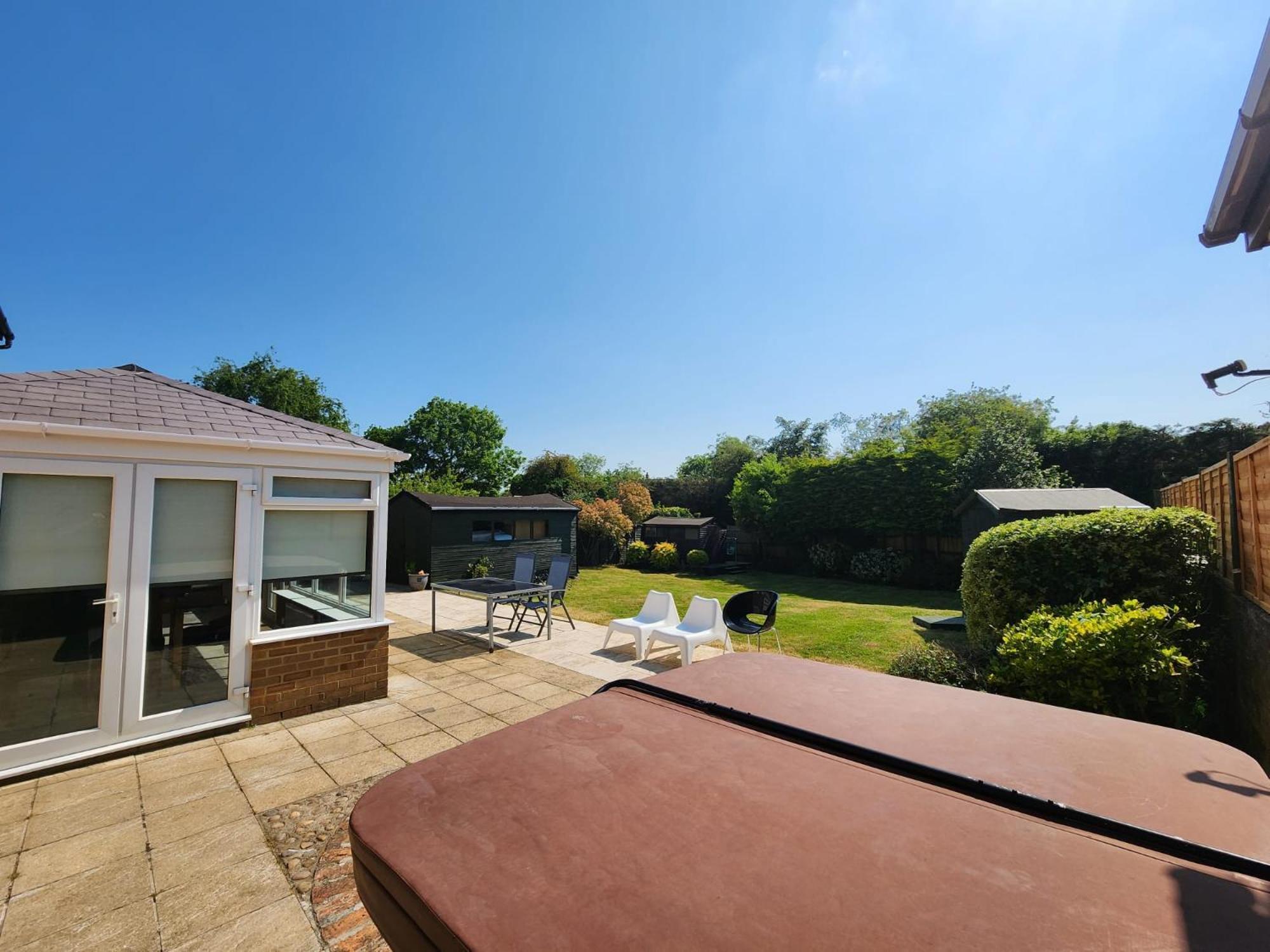 Kennedy Villa - 5 Bedroom House With Hot Tub, Wifi, Free Parkings, Close To Bicester Village Eksteriør billede