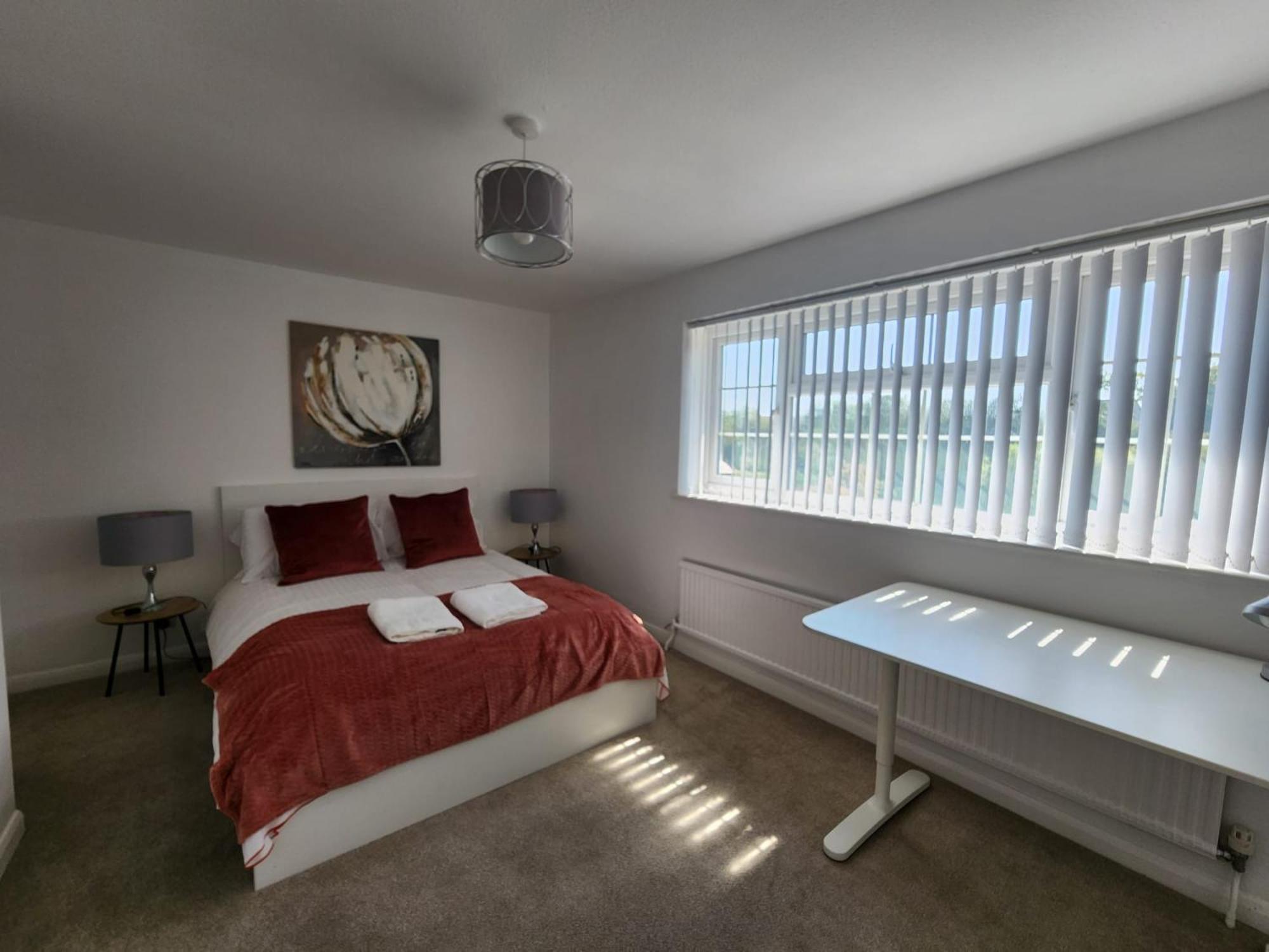 Kennedy Villa - 5 Bedroom House With Hot Tub, Wifi, Free Parkings, Close To Bicester Village Eksteriør billede