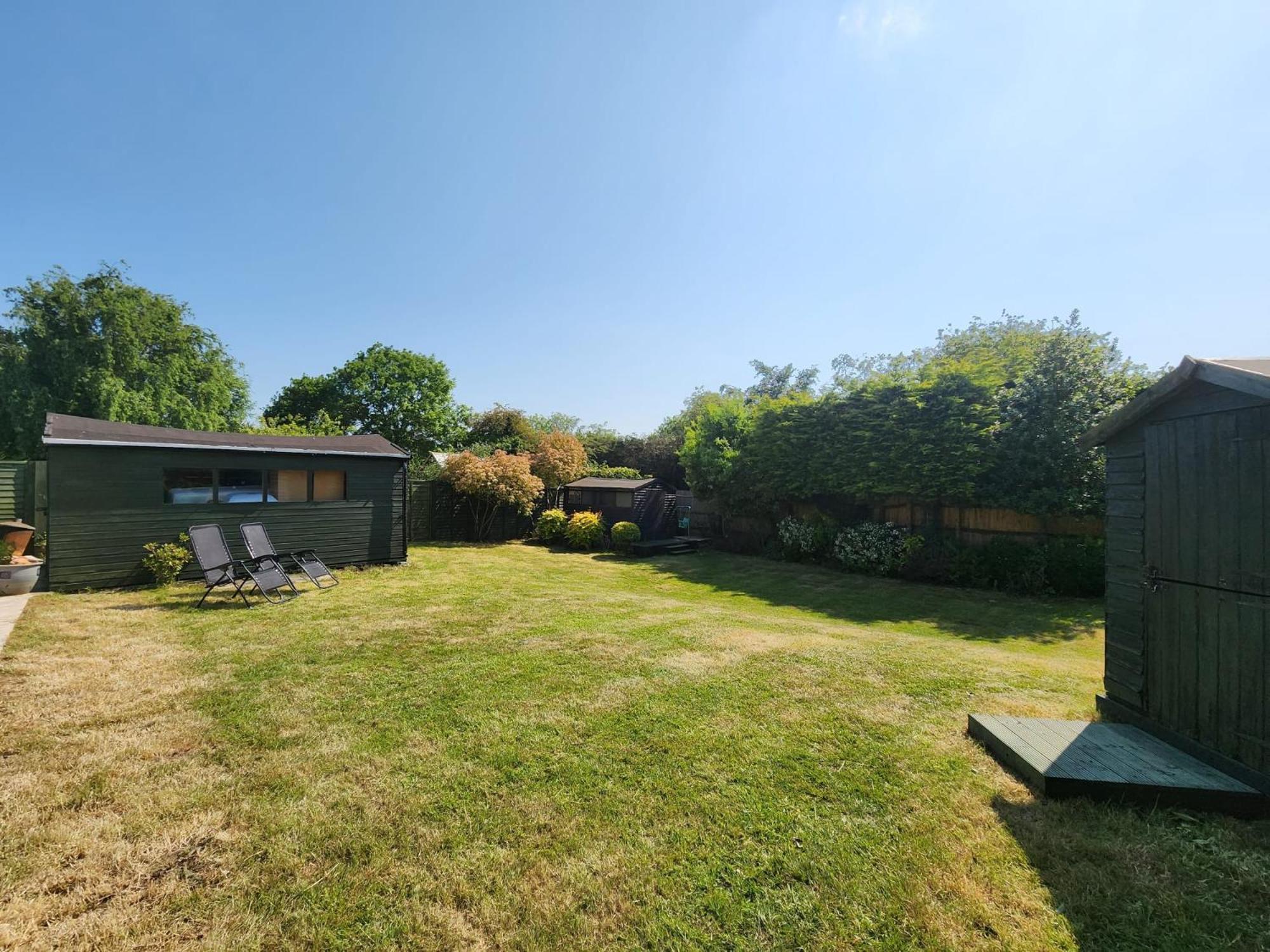 Kennedy Villa - 5 Bedroom House With Hot Tub, Wifi, Free Parkings, Close To Bicester Village Eksteriør billede