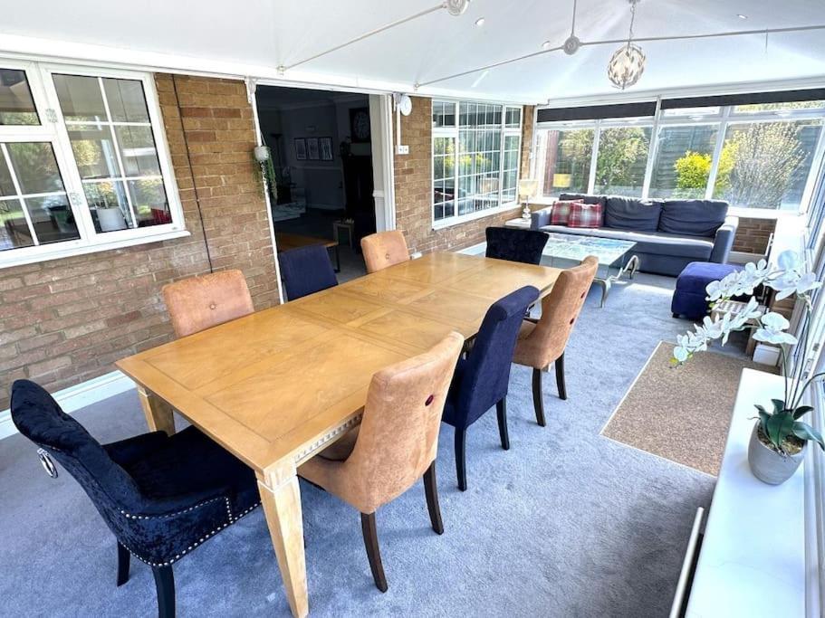 Kennedy Villa - 5 Bedroom House With Hot Tub, Wifi, Free Parkings, Close To Bicester Village Eksteriør billede