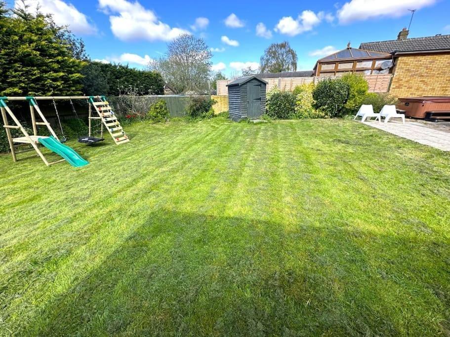Kennedy Villa - 5 Bedroom House With Hot Tub, Wifi, Free Parkings, Close To Bicester Village Eksteriør billede
