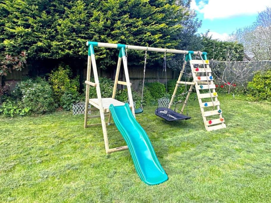 Kennedy Villa - 5 Bedroom House With Hot Tub, Wifi, Free Parkings, Close To Bicester Village Eksteriør billede