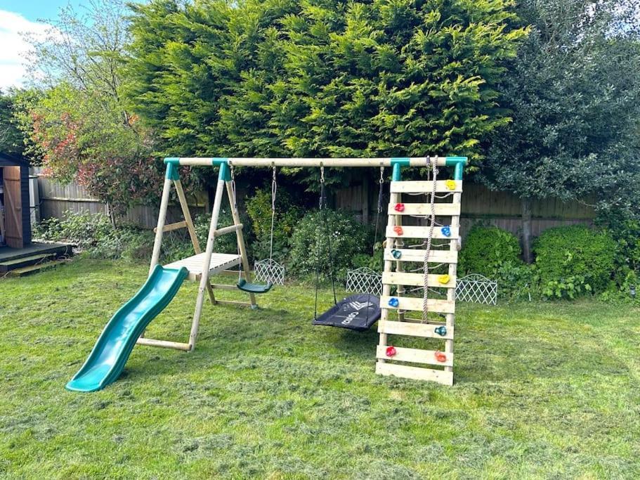 Kennedy Villa - 5 Bedroom House With Hot Tub, Wifi, Free Parkings, Close To Bicester Village Eksteriør billede